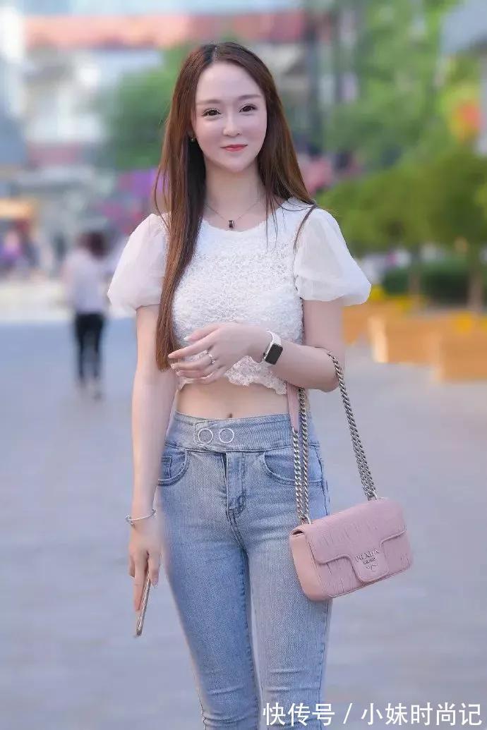 街拍 时尚街拍:超甜美女展现出阳光帅气的一面