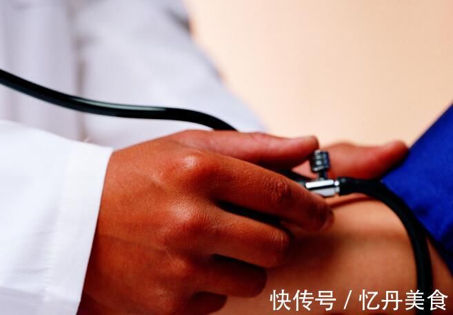 身体|高血压会引起身体出现这些表现, 当你发现时别忽视!