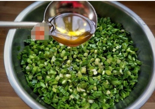 韭菜饺子,怪不得不鲜香,全靠它来提味,胜过肉馅,不知道可惜了