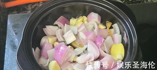 花生油|焗鸡翅，广东人这样做鸡翅很好吃，不用水也能做，太香了