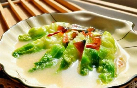 此菜女性堅持吃，淡化皺紋，排出黑臭宿便，腰圍悄悄變小！