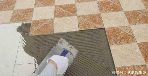 瓷砖胶|越来越多人不用水泥贴瓷砖了，现在都流行这样做，省钱又方便