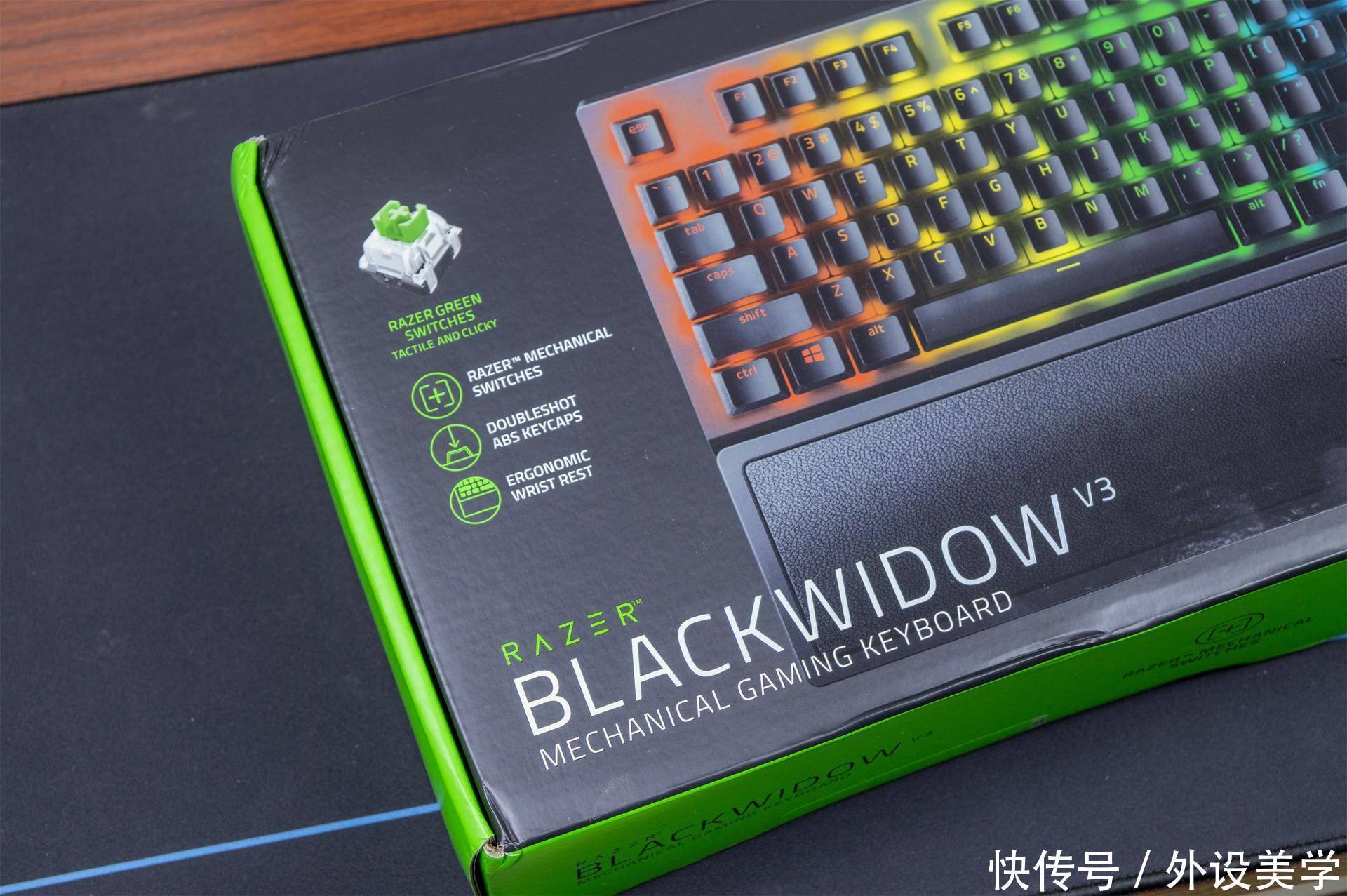 雷蛇|以灯之名,传奇再续:雷蛇黑寡妇 V3 绿轴版开箱