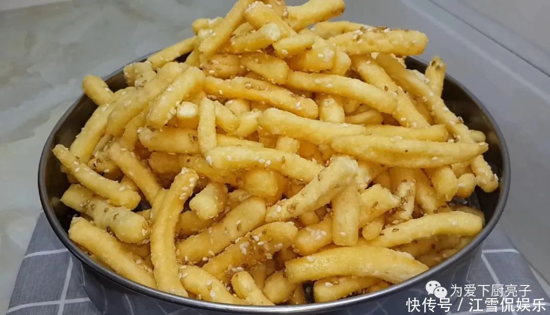 香甜|4个鸡蛋,1碗面,锅里炒一炒,又香又软又香甜,比沙琪玛还好吃!