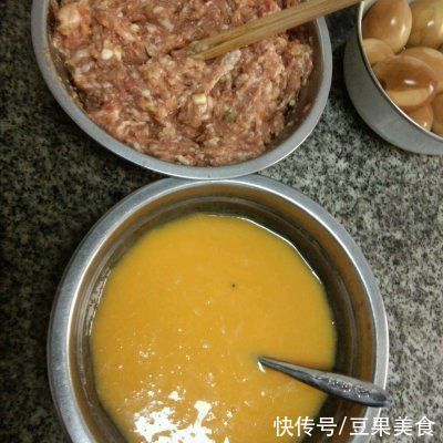  妈妈最拿手的年夜饭~手工包蛋饺，被我偷学到了