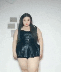 |搞笑GIF:妹子,你是在直播吧,是不是忘记开过滤镜了?