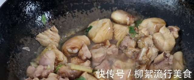 炖鸡肉时，最忌直接焯水，看大厨怎么做，鸡肉鲜香滑嫩不腥不柴！
