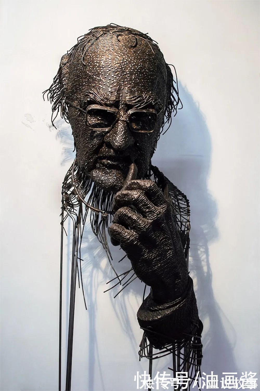 雕塑家#他用钢丝“画”出立体的人物肖像,看完作品后,让人赞叹不已