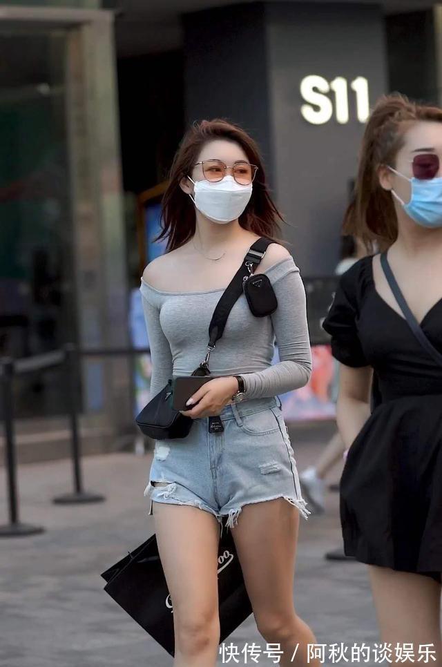 高跟鞋 优雅洋气的瑜伽裤装扮洒脱不俗,简约不失大气,时尚新颖