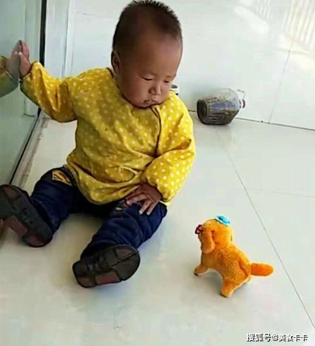 妈妈|妈妈好心给宝宝买了电动狗，孩子把玩具当怪物了，惊吓的可不轻