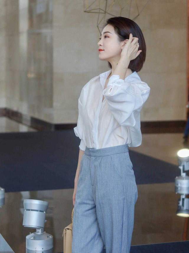 小白|白色衬衫的“高级穿搭”,搭配西装裤干练精致,职场圈里yyds