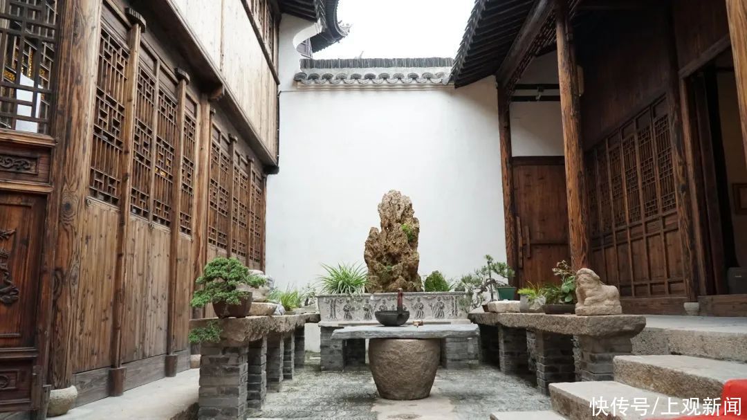 乐嗨上海过大年！要换上“春装”了！那些乐趣满满的城中访古地想约你见个面呀