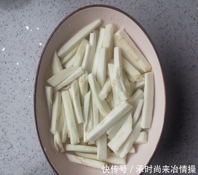 西红柿蒸茄子,茄子这样做好吃又省油!