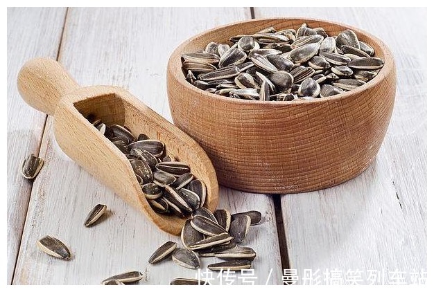 土豆|胃不好不能吃葵花籽？建議：除了葵花籽，這2種食物也盡量遠離