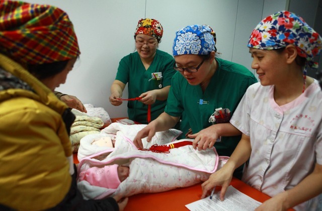 起名|爸爸给“五胞胎”上户口,工作人员哭笑不得:孩子和你有仇吗