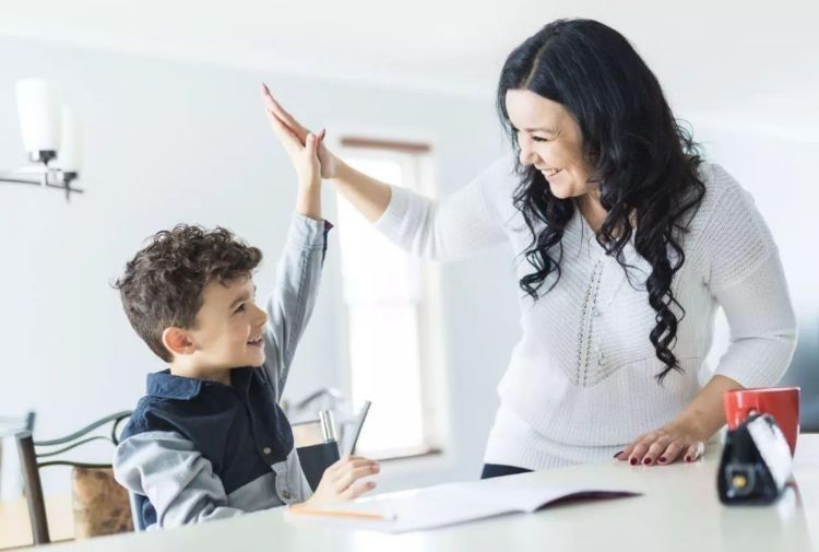 这个世界|教育专家卢勤坦言:“天才”宝宝有4个特征,家长别不在意