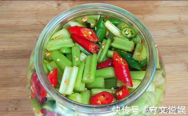 腌制|腌制芹菜方法:媳妇向70岁婆婆讨教秘方,做法简单,开胃下饭