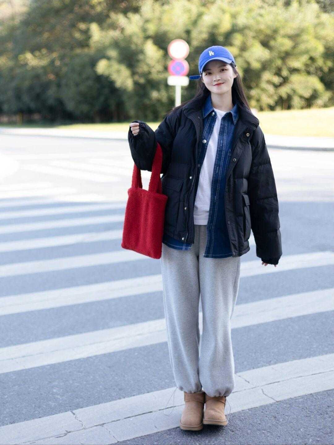 羽绒服 冬天想要穿出气质感,选对内搭很重要,这些单品日常简约又不挑人