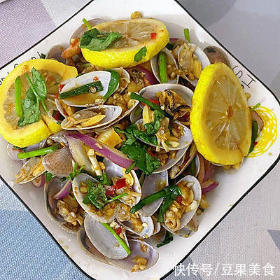 因为这道酸酸辣辣的凉拌花甲,从此爱上了做饭