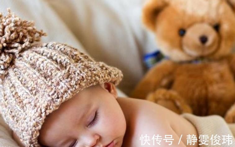 宝宝|妈妈怕打扰宝宝偷偷起床,可接下来宝宝萌萌的表现,让妈妈很暖心