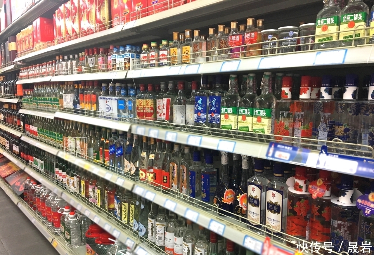 包装|买白酒时,认准包装上的“这行字”,都是纯粮食酒,内行人成箱买