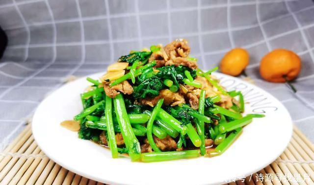 别错过|冬季,遇到此菜别错过,简单一炒就上桌,好吃又营养,成本才2元
