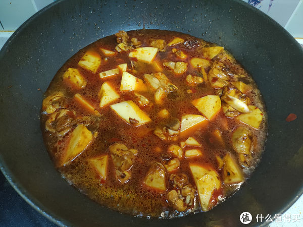 这肉8元一斤,和土豆是绝配,每次炖一锅,好吃到汤汁都不剩