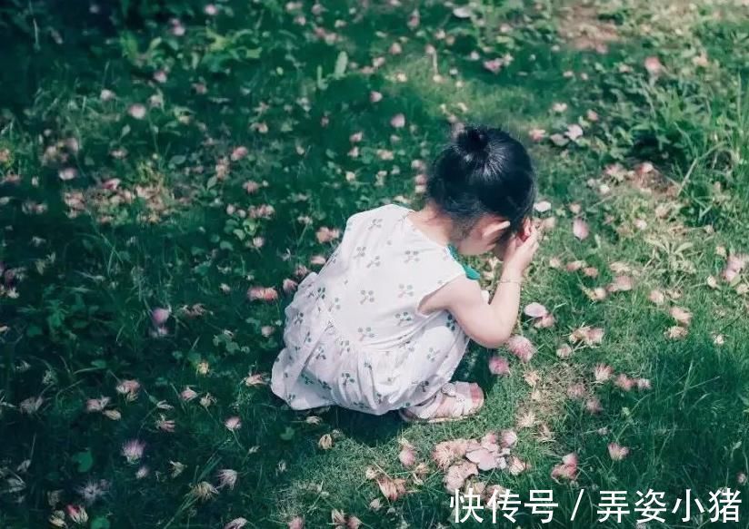 幼儿园|4岁女娃在幼儿园3天无人来接,老师打开书包后看红了眼