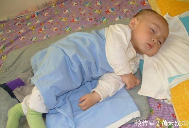 孩子穿|天气再冷也不能让宝宝这么睡,不舒服还容易着凉,难怪孩子总生病