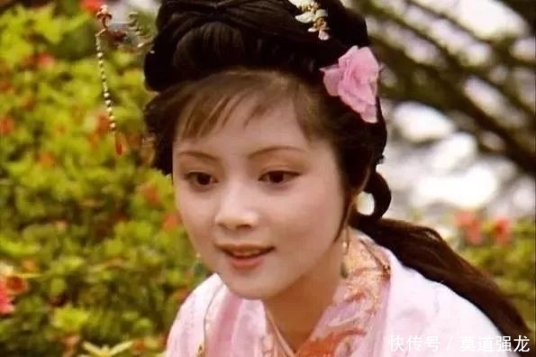 薛宝钗@莺儿同宝玉微露意:她还有几样世人没见过的好处,究竟指的是什么