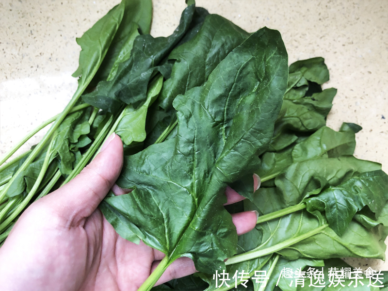 买菠菜时,选“长”还是选“短”的牢记“3不买”,别随便买了