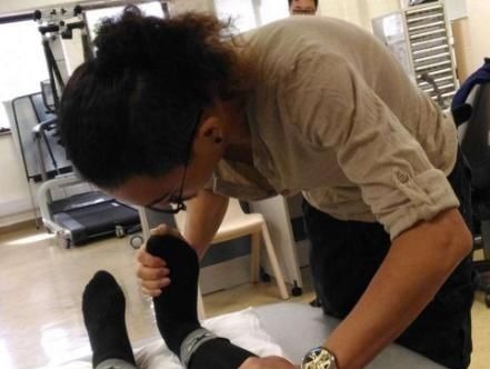 肌肉|睡到半夜腿抽筋?医生坦言:除了缺钙,还可能是它,要警惕