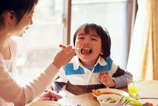 添加|宝宝何时可以开始吃肉不要早于这个时间,不然易影响宝宝发育