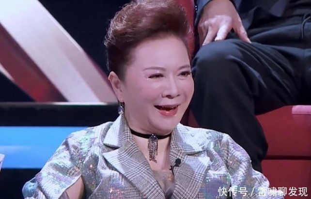 为了美连辨识度都不要了,蔡明笑都不自然了,这样值得吗?