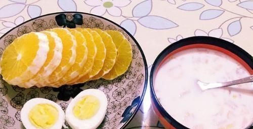 鸡蛋|高血脂患者，每天吃一个鸡蛋好不好？蛋黄能不能吃？医生讲出实话