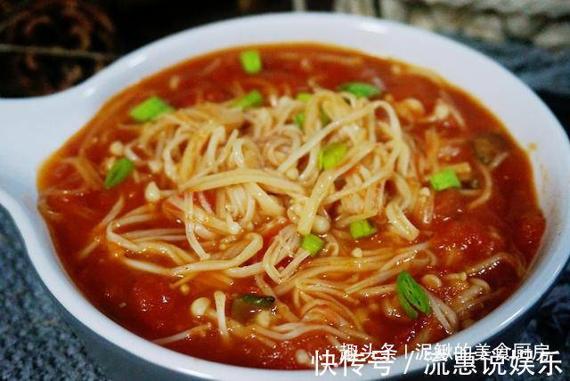 2个西红柿,1把金针菇,简单一炒,5分钟出锅,酸甜脆爽好下饭