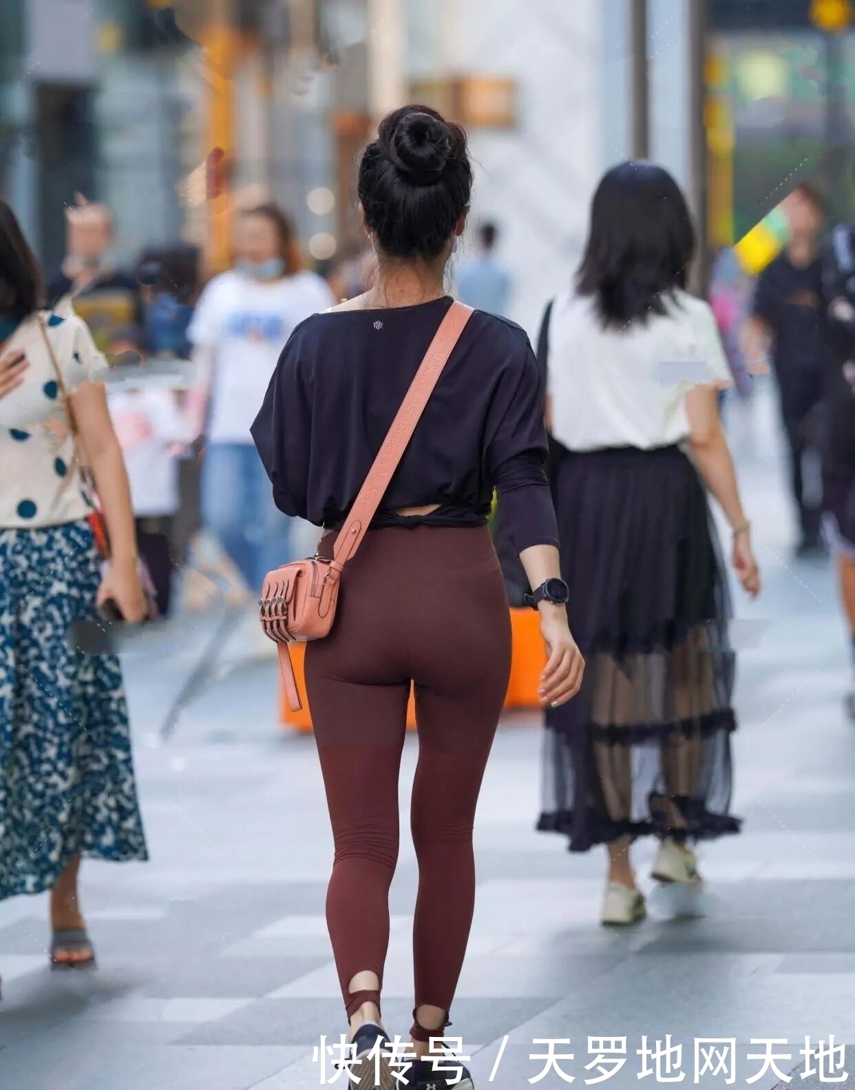 别“看扁”了健美裤,换了环境犹如新生,令女孩们刮目相看