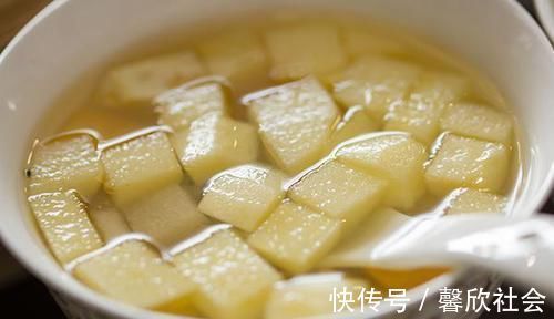 枇杷叶|秋冬感冒容易咳嗽,喉咙很难受?喝水时加点料,喉咙慢慢变舒服