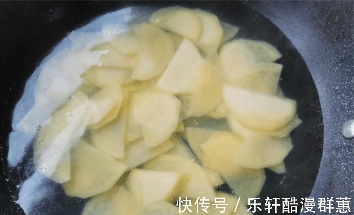 秋天，吃红薯吃山药，不如吃这菜，荤素搭配，比饭店还好吃