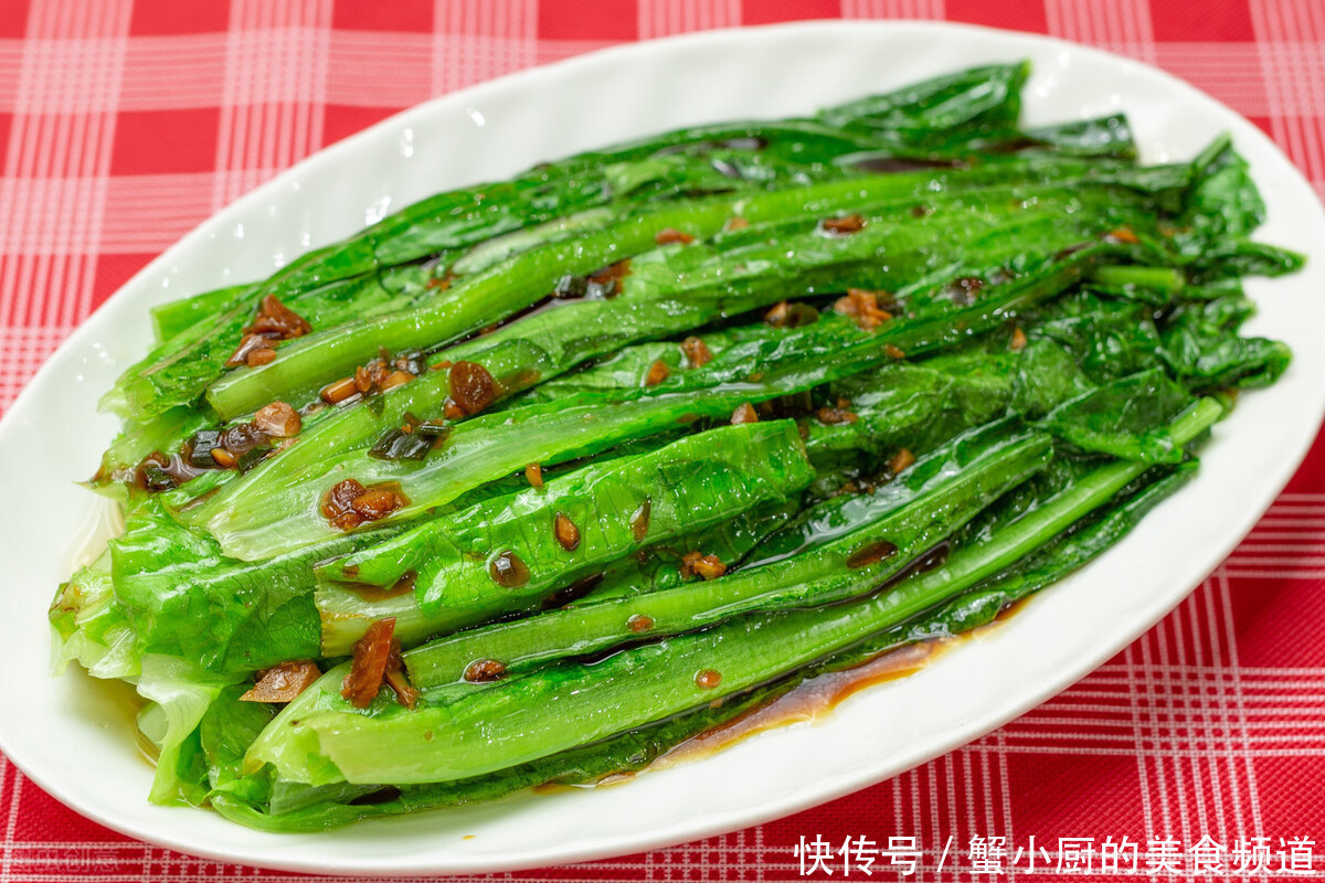 原汁原味|油麦菜怎么做好吃?教你2种技巧和再下4种调料,做出锅比肉还鲜