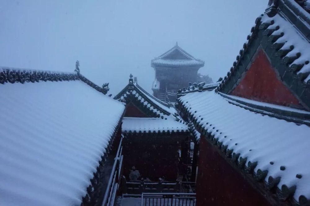 风雪|风雪武当山,仙境藏玄机!大雪封山时,道人、隐士都在干什么!