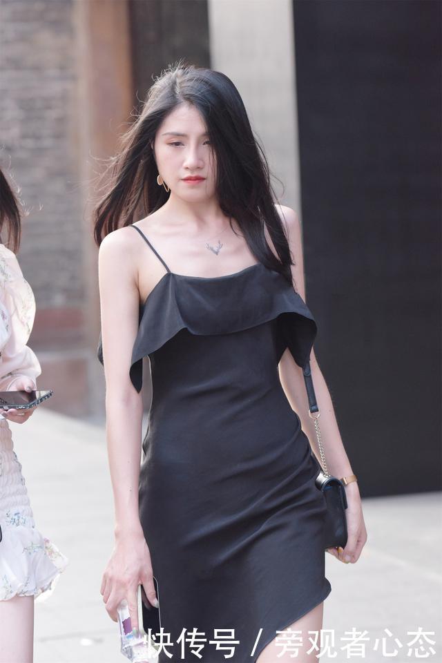 连衣裙|微胖女孩的神奇穿搭,黑色连衣裙展现不一样的气质,高雅又调皮