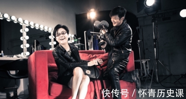 他的亲妈是导演,干妈也是导演,出道20年都没红,改名后却火了