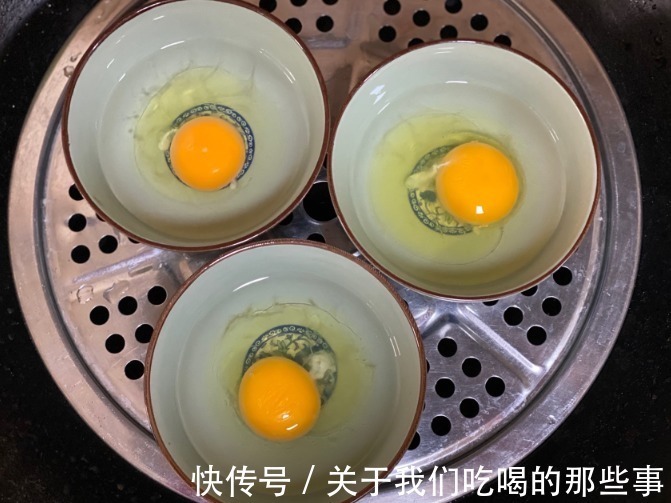 如何煮出完美荷包蛋?分享3种做法,个个圆润光滑,不散花不起沫
