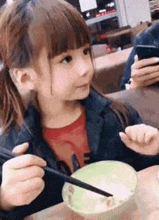 |搞笑GIF段子:不得不佩服现在孩子的智商