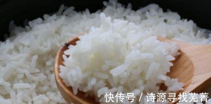 好吃|煮米饭不要只加水煮，记住“2放1窍门”，米饭软糯香甜，粒粒分明！