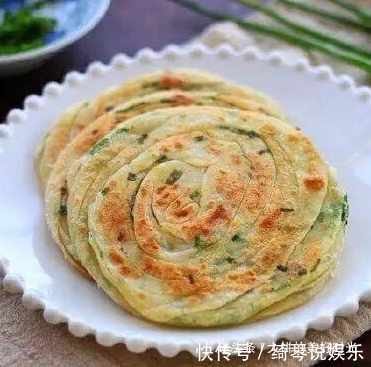 香酥|早餐不爱吃馒头，教你做咸香酥脆的油饼，喷香好吃，隔天吃一次