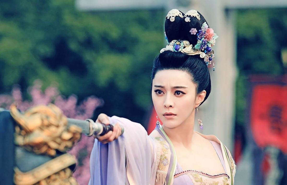 宰相写下“青鹅”两字被灭族,百官不解,武则天:你们把字拆开念