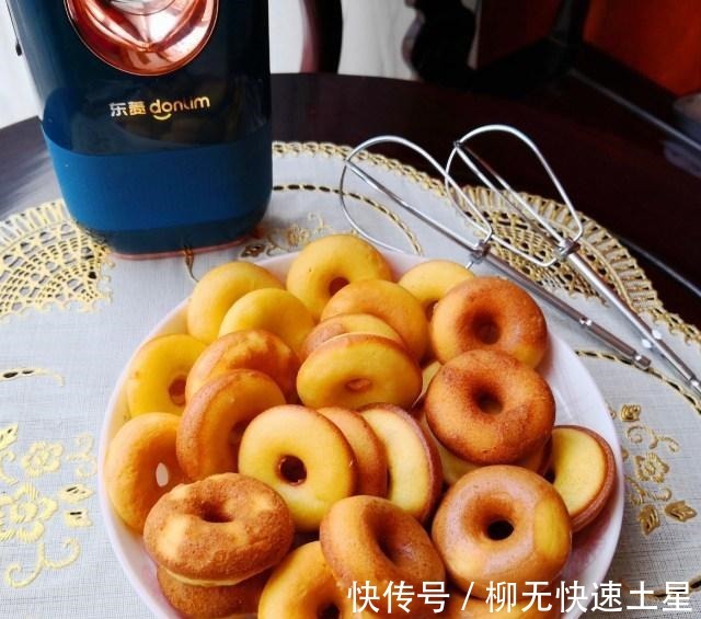 蛋糕|巧克力甜甜圈,蛋糕质地松软香甜!