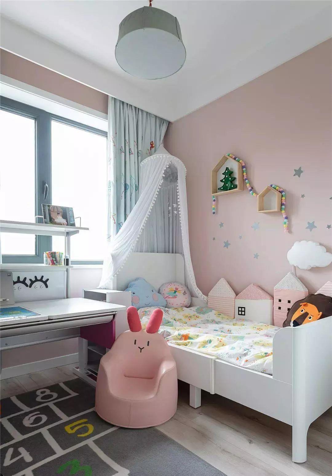 浅灰色|她的70平现代简约小家,客厅加张床,二室变三居,时尚又舒适!